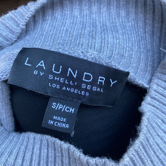 **SOLD** Color Block Black and Grey Sweater by Laundry - Picture 9 of 10